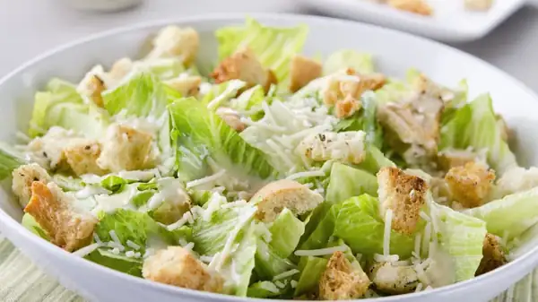 La primera ensalada César estaba pensada para comerse con las manos
