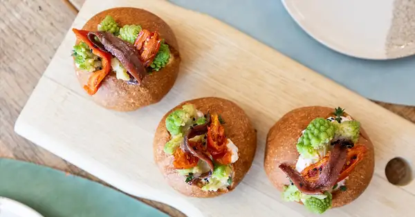 Contemporary sandwiches: flavor, creativity, and less waste with Orogel