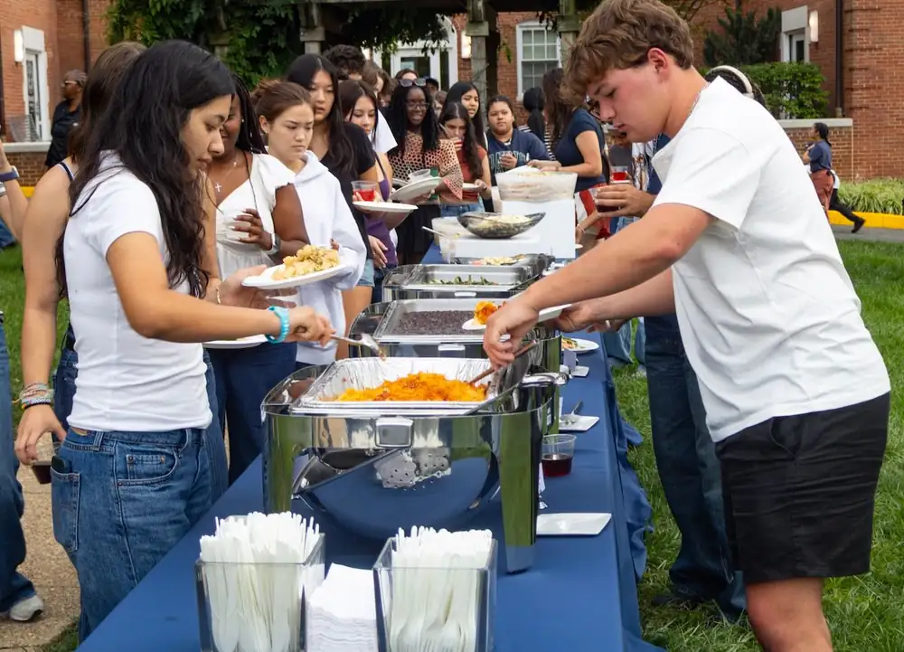 College dining programs host food-focused Welcome Weeks for students’ return to campus
