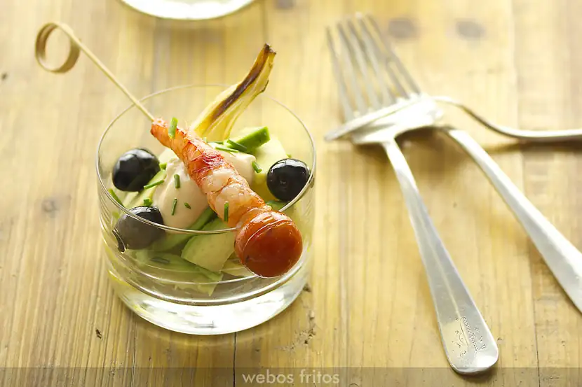Avocado salad with potato and roasted onion