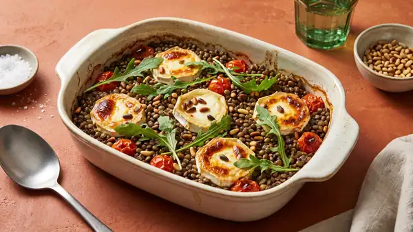 Warm lentil salad gratin with goat cheese from the oven