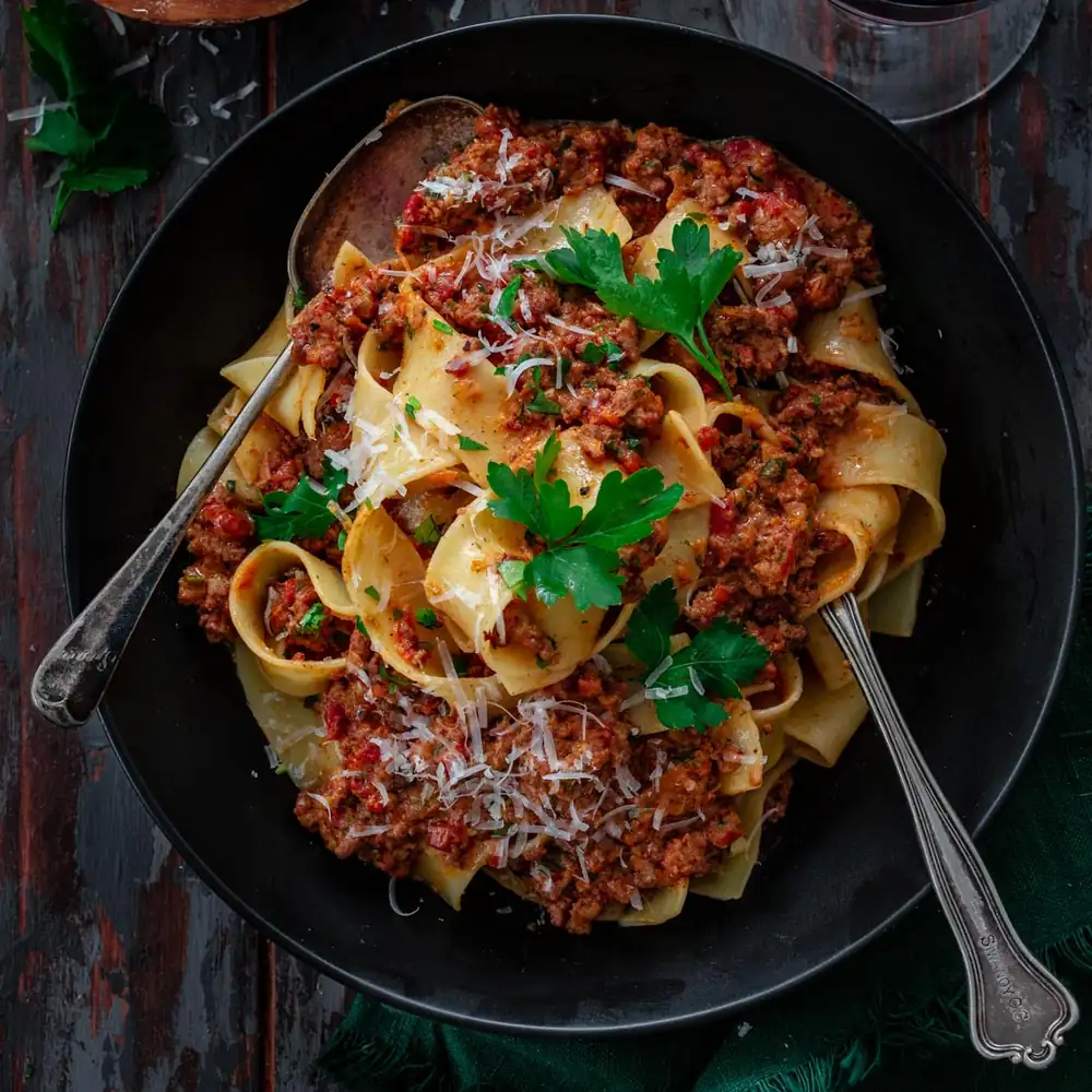 How to Make Bolognese Sauce (Authentic Recipe)