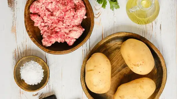 If You Have Potatoes And Ground Beef, You're Halfway To A Hearty Comfort Meal