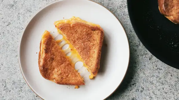 Un sándwich de queso a la parrilla perfecto