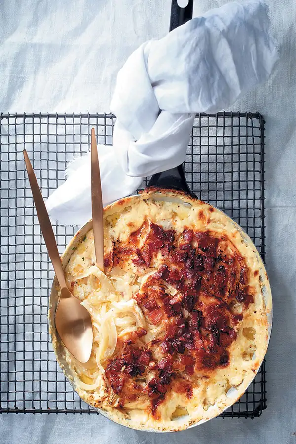 Horneado de bulbo de hinojo, tocino y queso cheddar curado