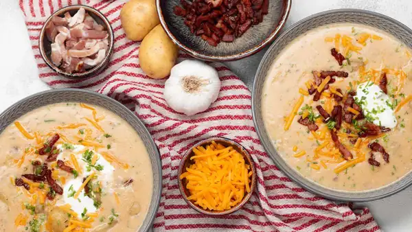 Perfect for cool autumn evenings: Potato soup with cheese brings coziness to the table