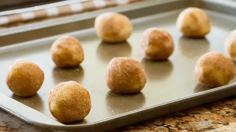 The Fruity Secret To Delicious No-Bake Snickerdoodle Balls