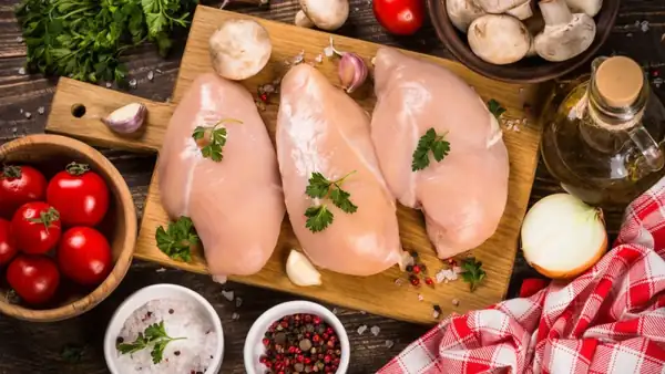 How to use vinegar to prevent chicken breast from drying out
