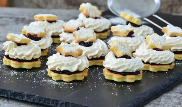 Jam Cookies with Meringue