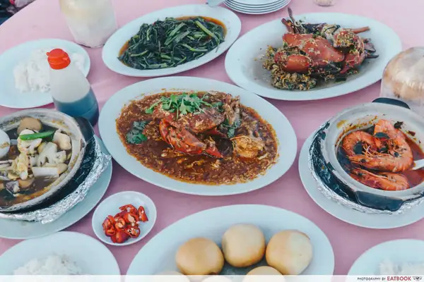 10 JB Zi Char Places Worth Crossing The Causeway For, Including Chao Ta Bee Hoon And Fish Head Curry