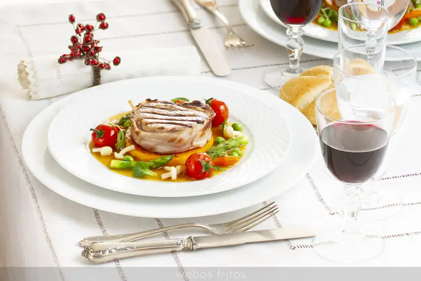 Tournedos with cava sauce and vegetables