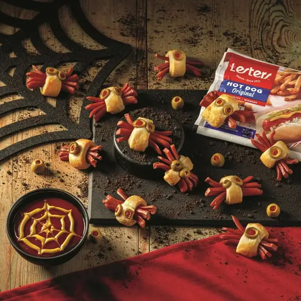 Puff pastry spiders shaped like sausages
