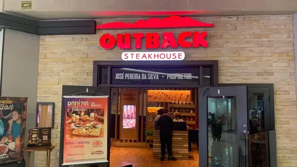 Going To Outback Steakhouse As A Vegan? Here's What To Order