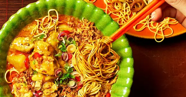 fideos secos con curry de pollo malasio