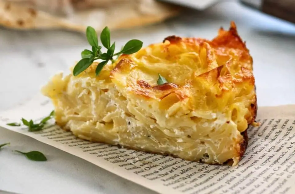 Pasta al horno fácil con queso y huevo