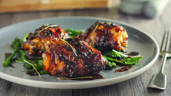 Give Baked Chicken A Subtle Sweetness With One Jammy Ingredient