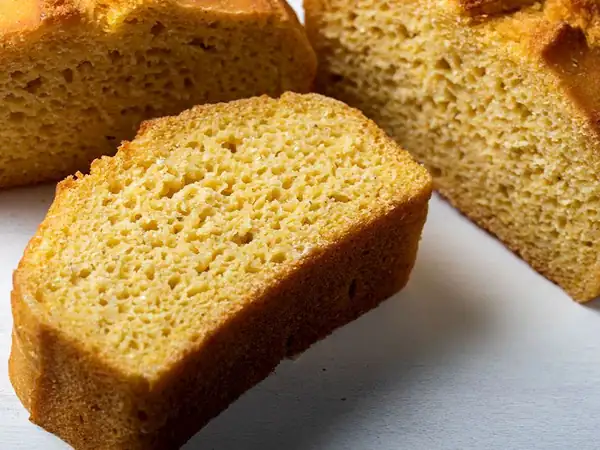 ¿Cómo se hace el pan de maíz?