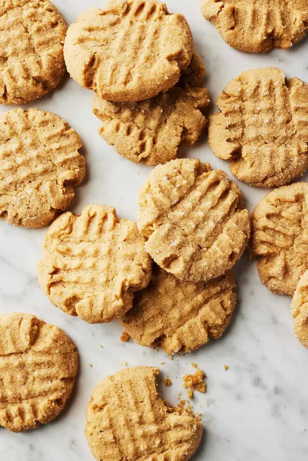 Las galletas de mantequilla de cacahuete que se deshacen en la boca que hago una y otra vez