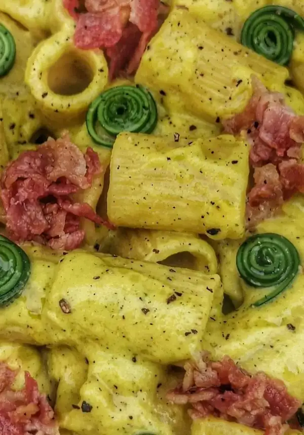 MEZZE MANICHE WITH CREAM OF COURGETTE, ROBIOLA AND SAFFRON with PANCETTA CRUMBLE