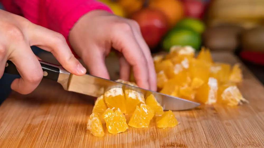 ¿Tabla de cortar de madera, plástico o vidrio en la cocina?