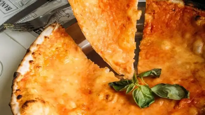 Six historic pizzerias in Rome, where the pizza has always been thin and crunchy