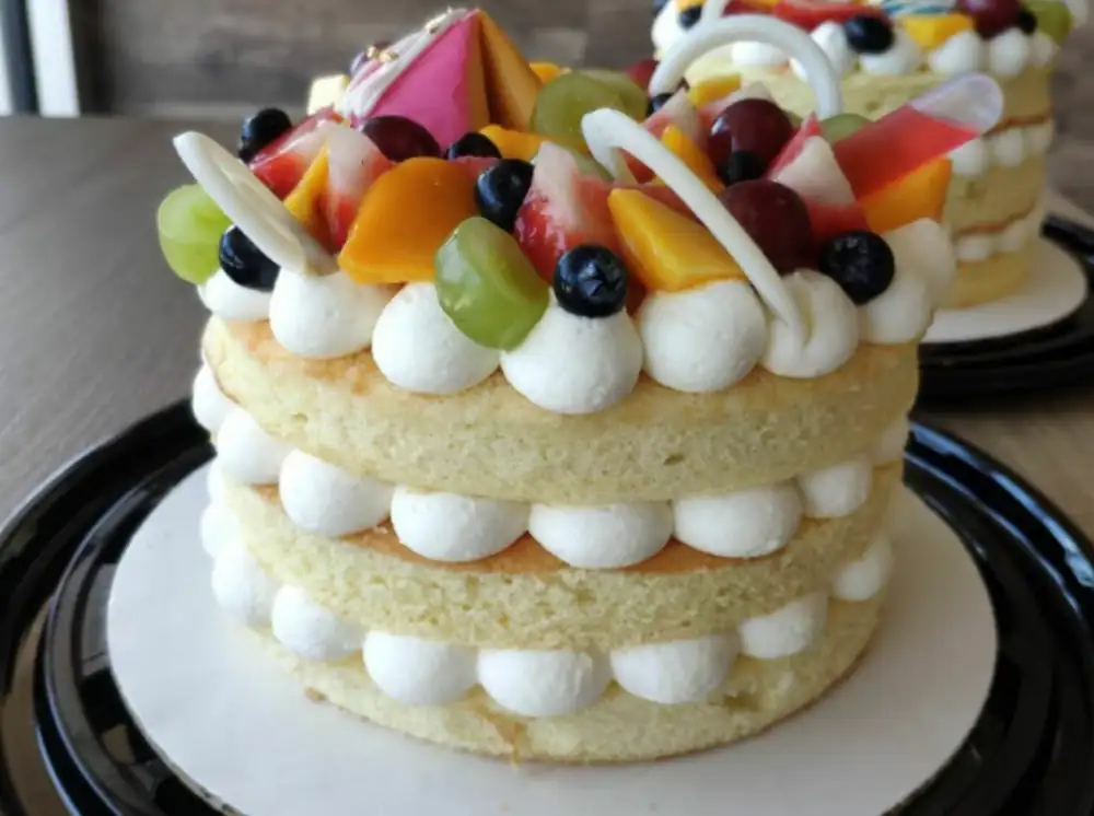 Wishing Town Bakery and Cafe Brings Crepe Cakes, Egg Tarts, and Dim Sum to Uptown