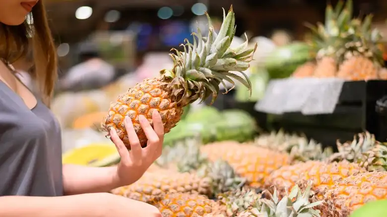 How To Tell If Pineapple Is Ripe Before Cutting It Open
