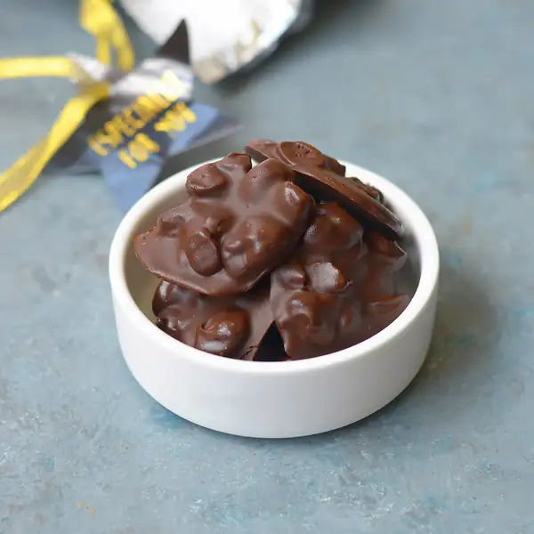 4-Ingredient Chocolate Almond Clusters for Valentine's Day