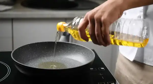 Aceite de cocina usado: cómo reciclarlo y evitar la contaminación del agua