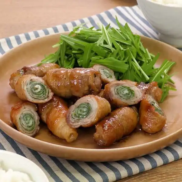 Refreshing with butter and ponzu sauce! Recipe video and instructions for pork belly and shiso leaf rolls