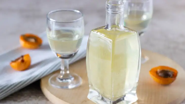 Don't throw away the stones! Here's how to make the perfect medlar