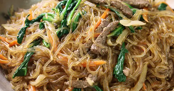 If you don't know the two types of japchae, it will turn into japchae rice cake