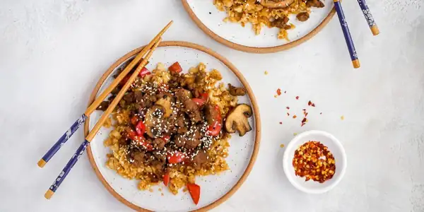 Ternera coreana con arroz de coliflor