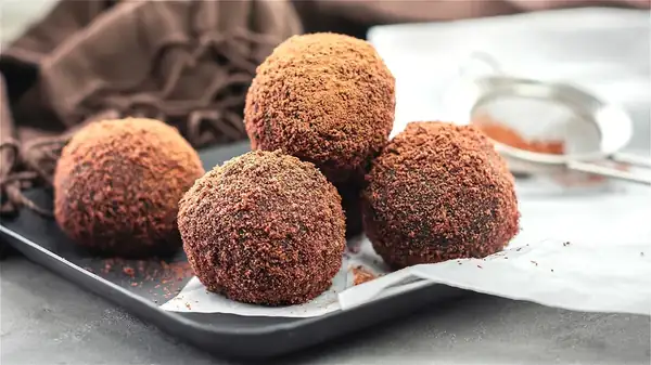 No-Bake Cookie Balls Are Only 3 Ingredients, So Why Not Try Them?