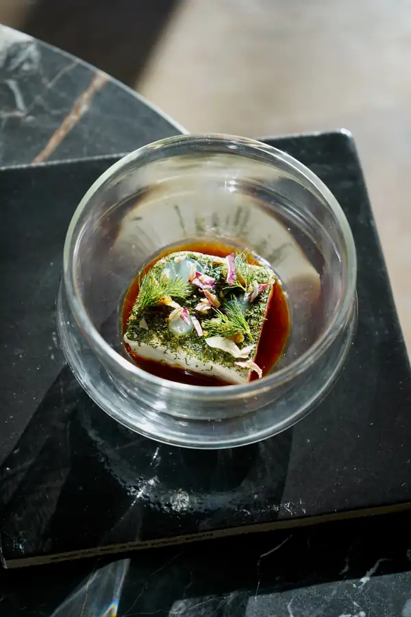 Un nuevo restaurante de Austin pretende mostrar lo que puede ser la comida vegana de alta gama