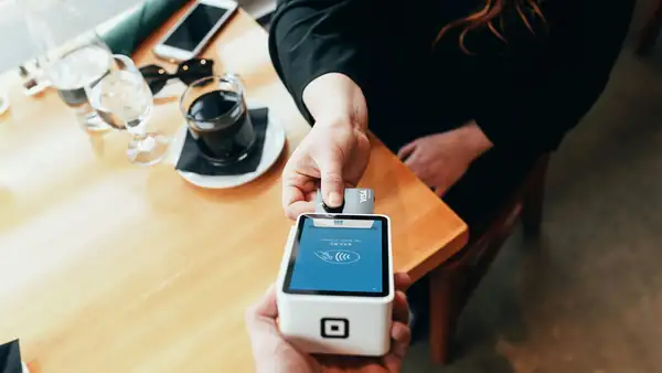 A tourist in Prague checked her bill and was shocked. The restaurant added an extra 12.5% ​​without warning