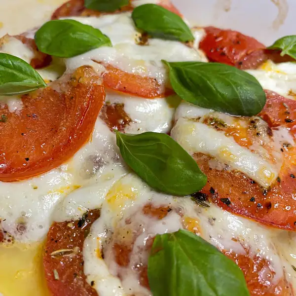 Tomato and buffalo mozzarella in the oven