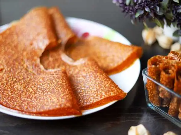 Pastila made from apples and physalis