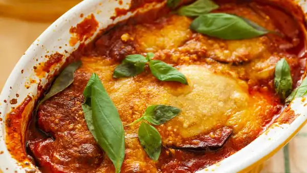 Berenjenas a la parmesana ligeras: la receta sin freír que es todo un éxito