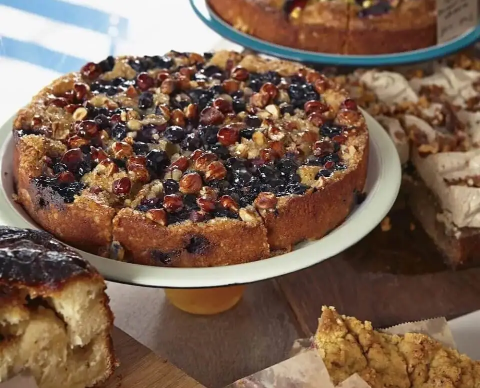 Pastel de arándanos, avellanas y ricotta