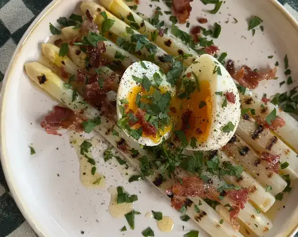 White asparagus with pancetta