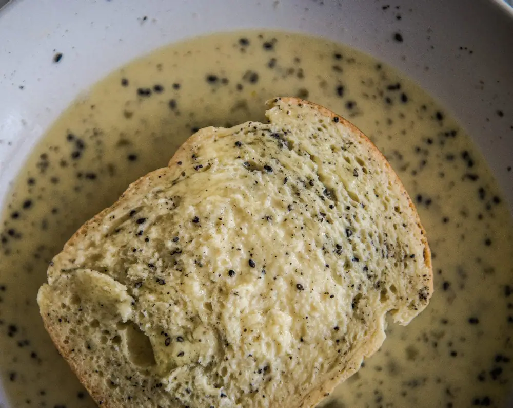 El pan de leche es indispensable para las tostadas francesas.