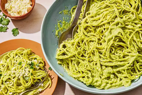 Espagueti Verde es la pasta verde cremosa con la que crecí