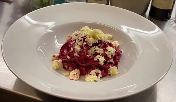 Recipe for pasta with beetroot sauce, submitted by Celia Miranda