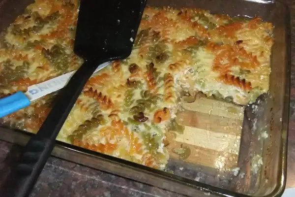 Colorful baked macaroni