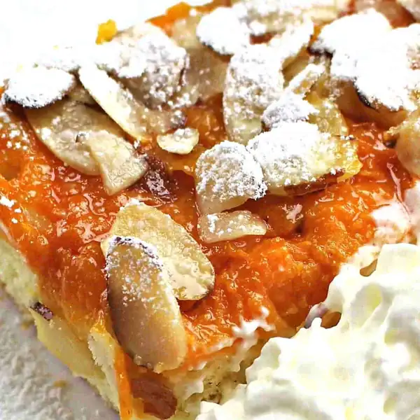 Apricot Cake with White Chocolate Almond Topping