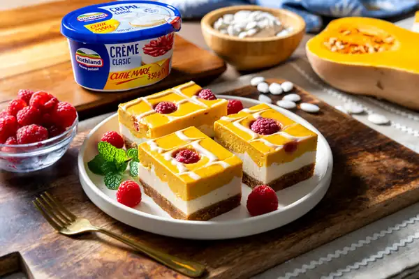 Cream cheese, pumpkin and raspberry cake