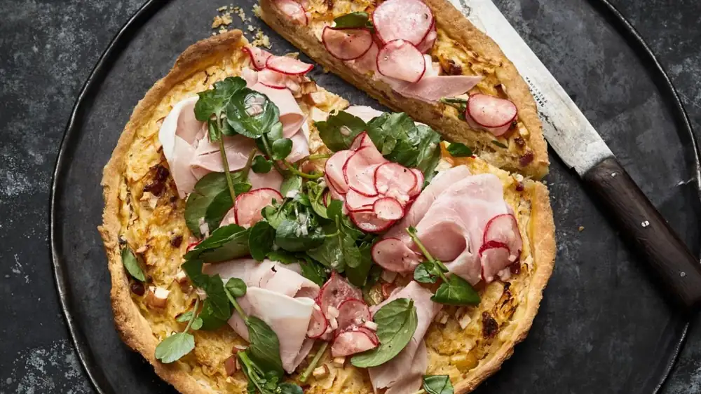 Sunday cake with a twist: Savory sauerkraut meets apple, bacon and fresh watercress!