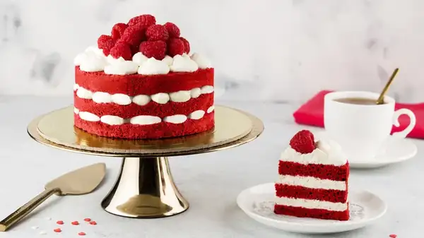 What Makes Red And Pink Velvet Cake Different?