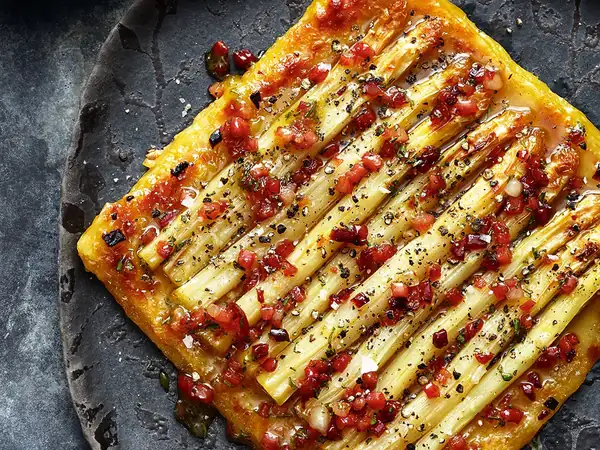 Asparagus tart with bacon & rosemary